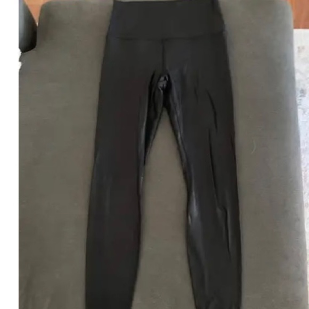 Shiny black wunder unders